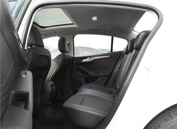 福克斯 2019款 三厢 EcoBoost 125 自动锋潮型 国V 车厢座椅   后排空间