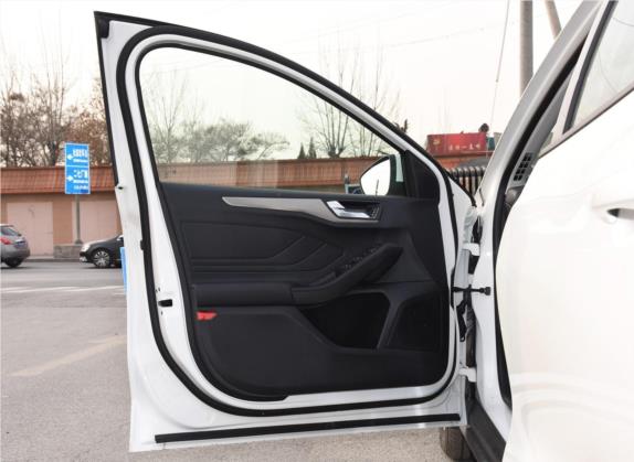 福克斯 2019款 三厢 EcoBoost 125 自动锋潮型 国V 车厢座椅   前门板
