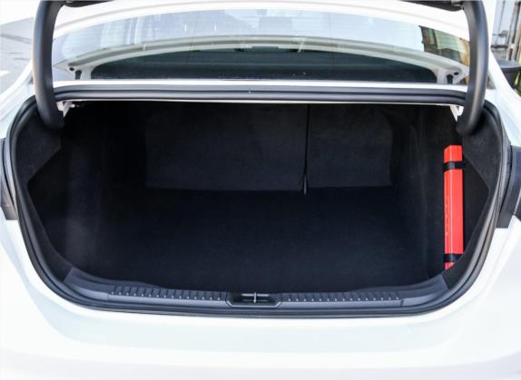 福克斯 2019款 三厢 EcoBoost 180 自动锋潮型 车厢座椅   后备厢