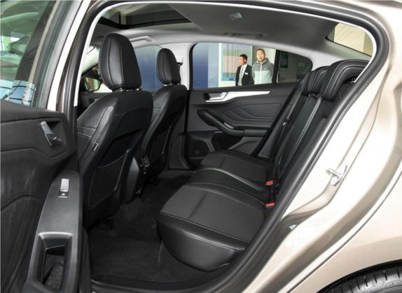 福克斯 2019款 三厢 EcoBoost 125 自动锋潮型 国VI 车厢座椅   后排空间