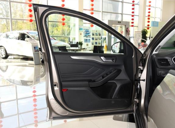 福克斯 2019款 三厢 EcoBoost 125 自动锋潮型 国VI 车厢座椅   前门板