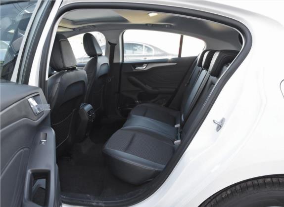 福克斯 2019款 两厢 EcoBoost 125 自动锋潮型 国VI 车厢座椅   后排空间
