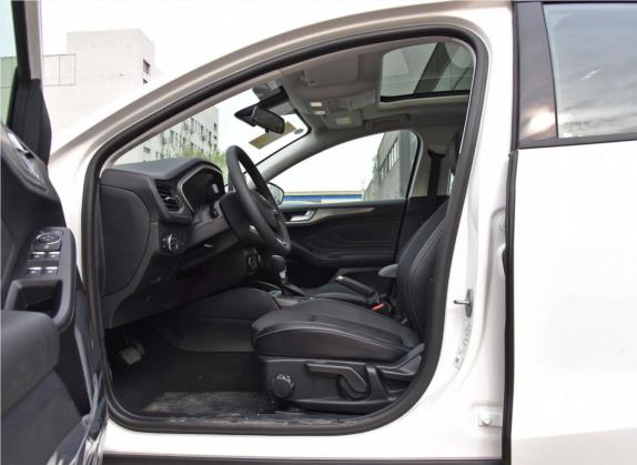 福克斯 2019款  三厢 1.5L 自动锋潮型 国VI 车厢座椅   前排空间