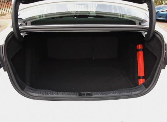 福克斯 2019款  三厢 1.5L 自动锋潮型 国VI 车厢座椅   后备厢