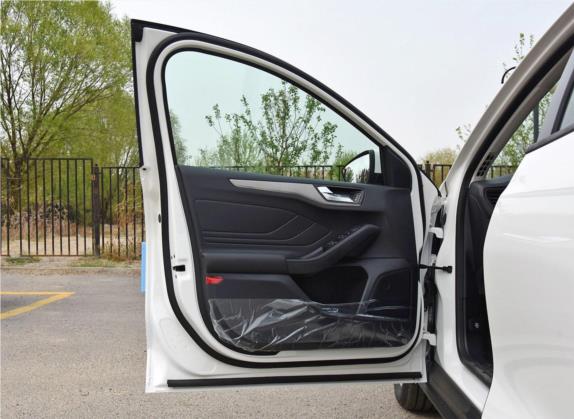 福克斯 2019款  三厢 1.5L 自动锋潮型 国VI 车厢座椅   前门板