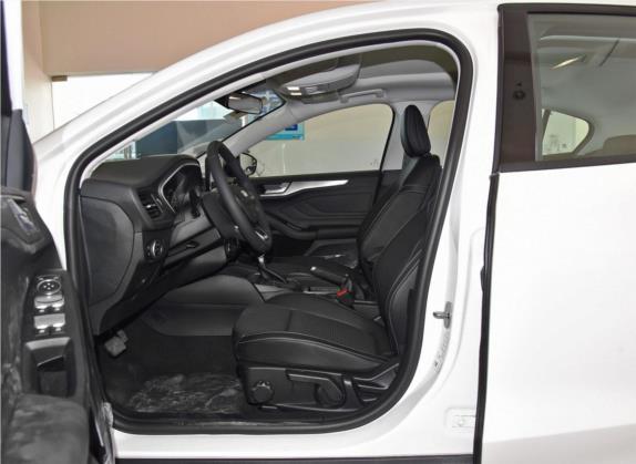福克斯 2019款  两厢 1.5L 自动锋潮型 国VI 车厢座椅   前排空间