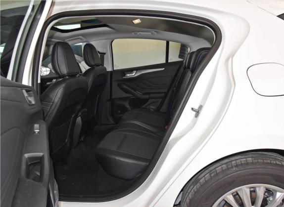 福克斯 2019款  两厢 1.5L 自动锋潮型 国VI 车厢座椅   后排空间