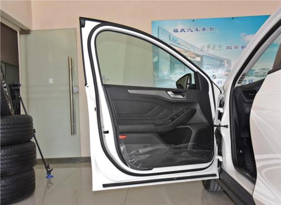 福克斯 2019款  两厢 1.5L 自动锋潮型 国VI 车厢座椅   前门板