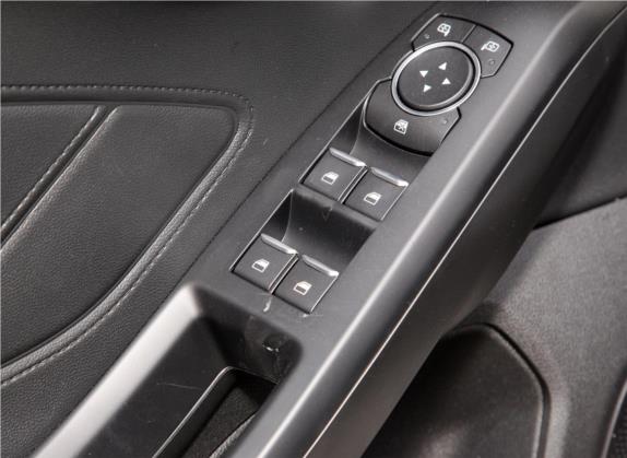 福克斯 2020款 三厢 1.5L 手动锋跃型 车厢座椅   门窗控制