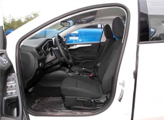 福克斯 2020款 三厢 1.5L 自动锋跃型 车厢座椅   前排空间