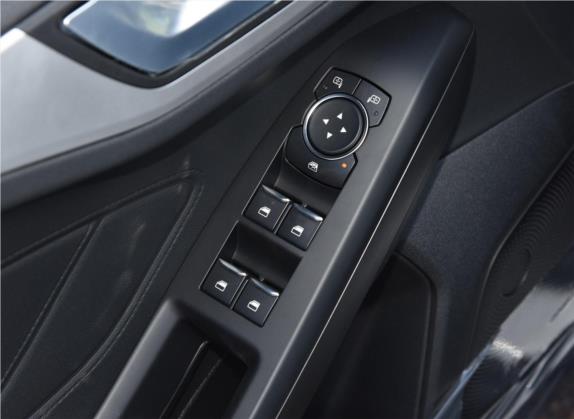 福克斯 2020款 两厢 1.5L 手动锋跃型 车厢座椅   门窗控制