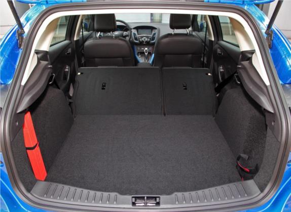 福克斯 2020款 两厢经典 1.5L 自动风尚型 车厢座椅   后备厢