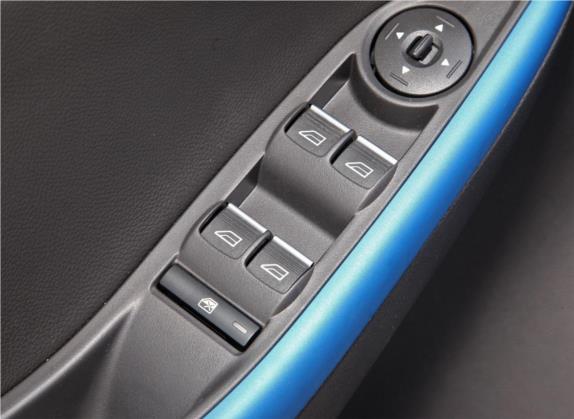 福克斯 2020款 两厢经典 1.5L 自动风尚型 车厢座椅   门窗控制