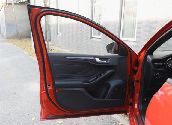福克斯 2021款 两厢 EcoBoost 180 自动ST Line 车厢座椅   前门板