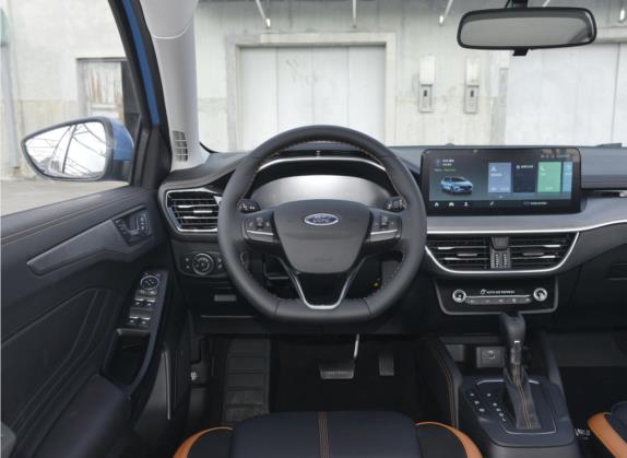 福克斯 2022款 三厢 EcoBoost 180 自动竞速版 中控类   驾驶位