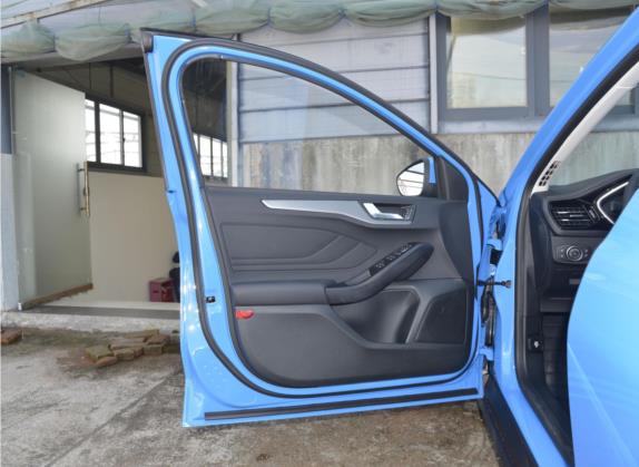 福克斯 2022款 三厢 EcoBoost 180 自动竞速版 车厢座椅   前门板