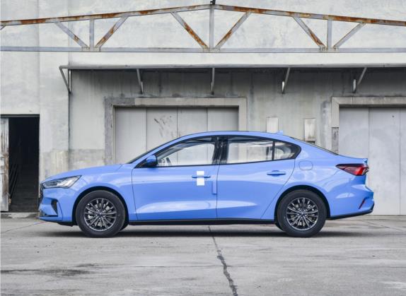 福克斯 2022款 三厢 EcoBoost 180 自动竞速版 外观   正侧