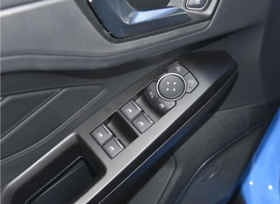 福克斯 2022款 三厢 EcoBoost 180 自动竞速版 车厢座椅   门窗控制