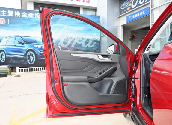 福克斯 2022款 两厢 EcoBoost 180 自动竞速版 车厢座椅   前门板