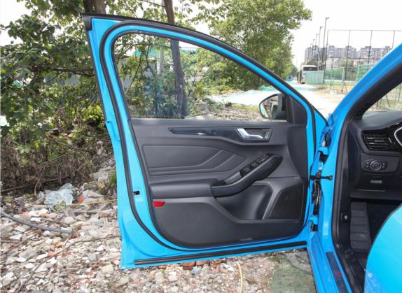 福克斯 2022款 两厢 EcoBoost 180 自动S版 车厢座椅   前门板