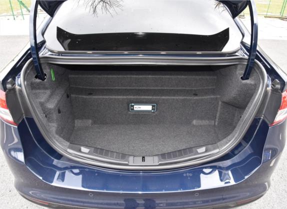 蒙迪欧新能源 2018款 2.0 PHEV 智尊旗舰型 车厢座椅   后备厢