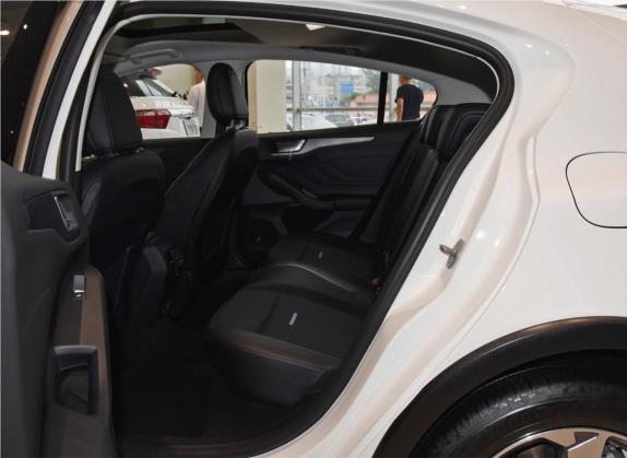 福克斯Active 2020款 EcoBoost 180 自动劲潮型 车厢座椅   后排空间