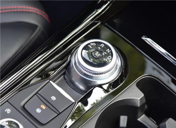 探险者 2020款 EcoBoost 285 四驱运动版ST-LINE 6座 中控类   挡把