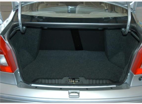 嘉年华 2005款 1.6L 手动舒适型 车厢座椅   后备厢