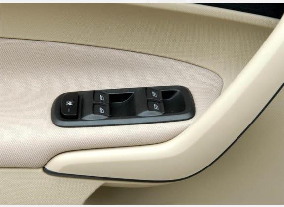 嘉年华 2009款 三厢 1.5L 自动时尚型 车厢座椅   门窗控制