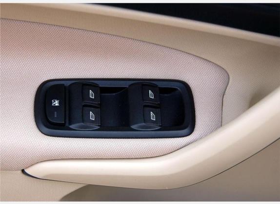嘉年华 2009款 两厢 1.5L 自动时尚型 车厢座椅   门窗控制