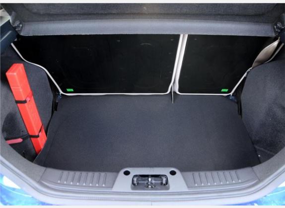 嘉年华 2010款 两厢 1.5L 自动时尚型限量版 车厢座椅   后备厢