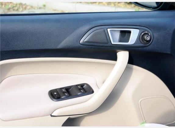 嘉年华 2010款 两厢 1.5L 自动时尚型限量版 车厢座椅   门窗控制