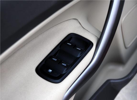 嘉年华 2011款 两厢 1.5L 手动时尚型 车厢座椅   门窗控制