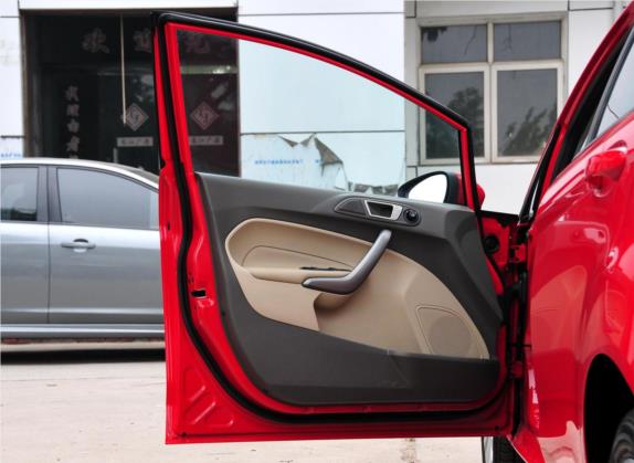 嘉年华 2011款 两厢 1.5L 自动时尚型 车厢座椅   前门板