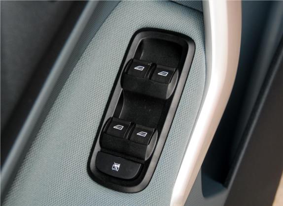 嘉年华 2011款 两厢 1.5L 自动运动型 车厢座椅   门窗控制