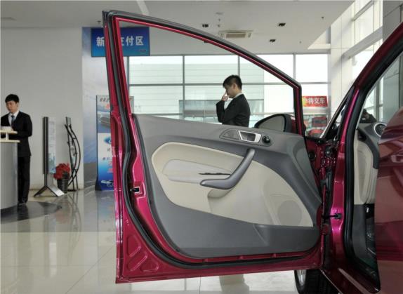 嘉年华 2011款 三厢 1.5L 自动时尚型 车厢座椅   前门板