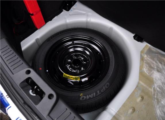 嘉年华 2012款 两厢 1.5L 自动动感限量版 其他细节类   备胎