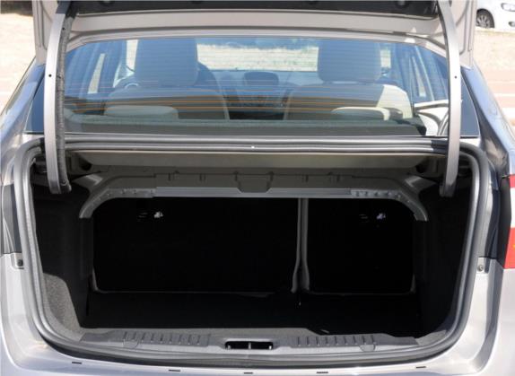 嘉年华 2013款 三厢 1.5L 自动品尚型 车厢座椅   后备厢