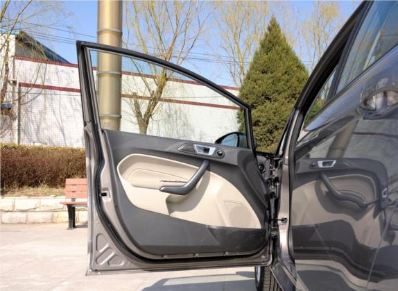 嘉年华 2013款 三厢 1.5L 自动品尚型 车厢座椅   前门板