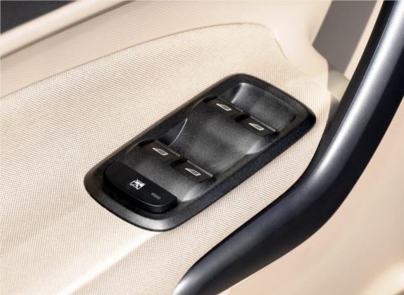 嘉年华 2013款 三厢 1.5L 自动品尚型 车厢座椅   门窗控制