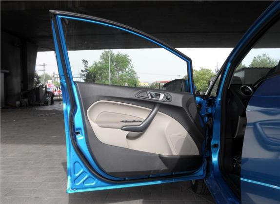 嘉年华 2013款 三厢 1.5L 自动时尚型 车厢座椅   前门板