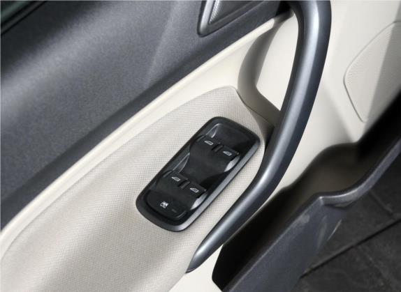 嘉年华 2013款 三厢 1.5L 自动时尚型 车厢座椅   门窗控制