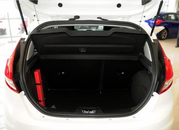 嘉年华 2013款 两厢 1.5L 手动时尚型 车厢座椅   后备厢