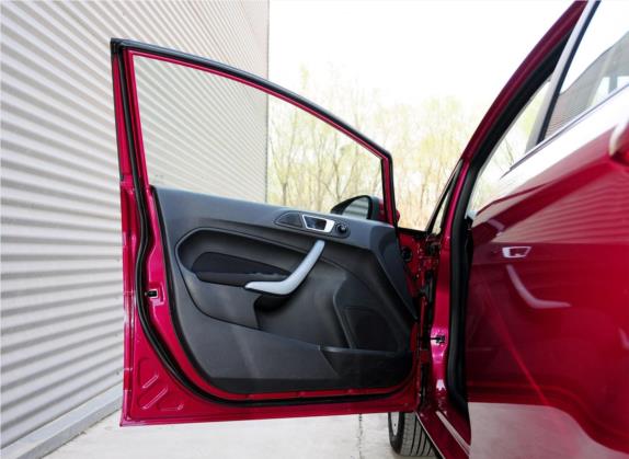 嘉年华 2013款 两厢 1.5L 自动时尚型 车厢座椅   前门板