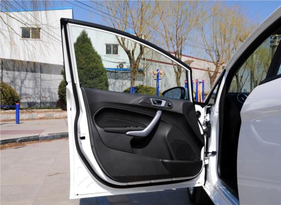 嘉年华 2013款 两厢 1.5L 自动品尚型 车厢座椅   前门板