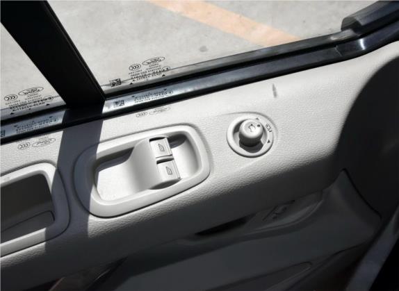 途睿欧 2016款 2.0T 手动精英版 车厢座椅   门窗控制