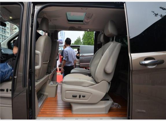 途睿欧 2017款 2.0T 自动商务舱版 车厢座椅   后排空间
