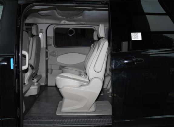 途睿欧 2020款 2.0T 手动精英版 国VI 车厢座椅   后排空间