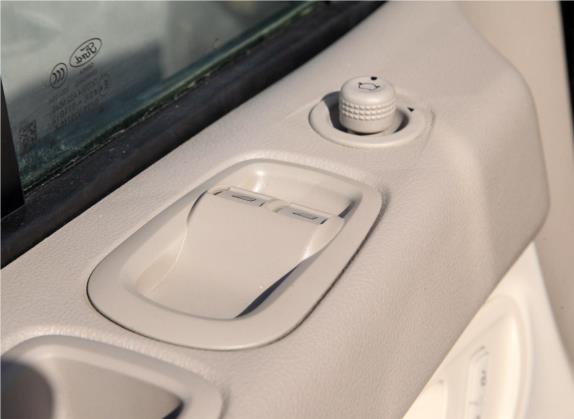 途睿欧 2020款 2.0T 自动精英版 国VI 车厢座椅   门窗控制