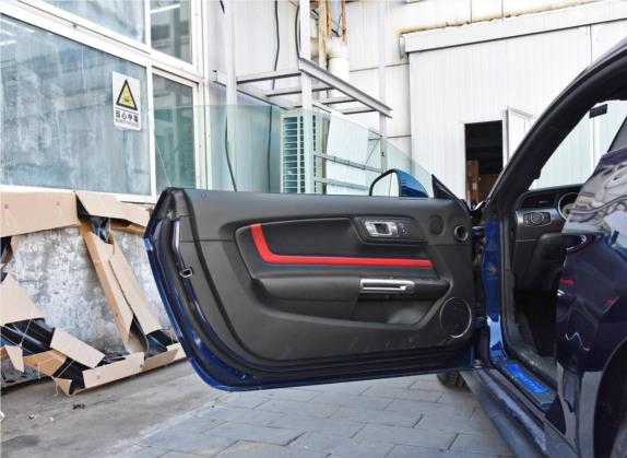 Mustang 2019款 5.0L V8 GT 车厢座椅   前门板